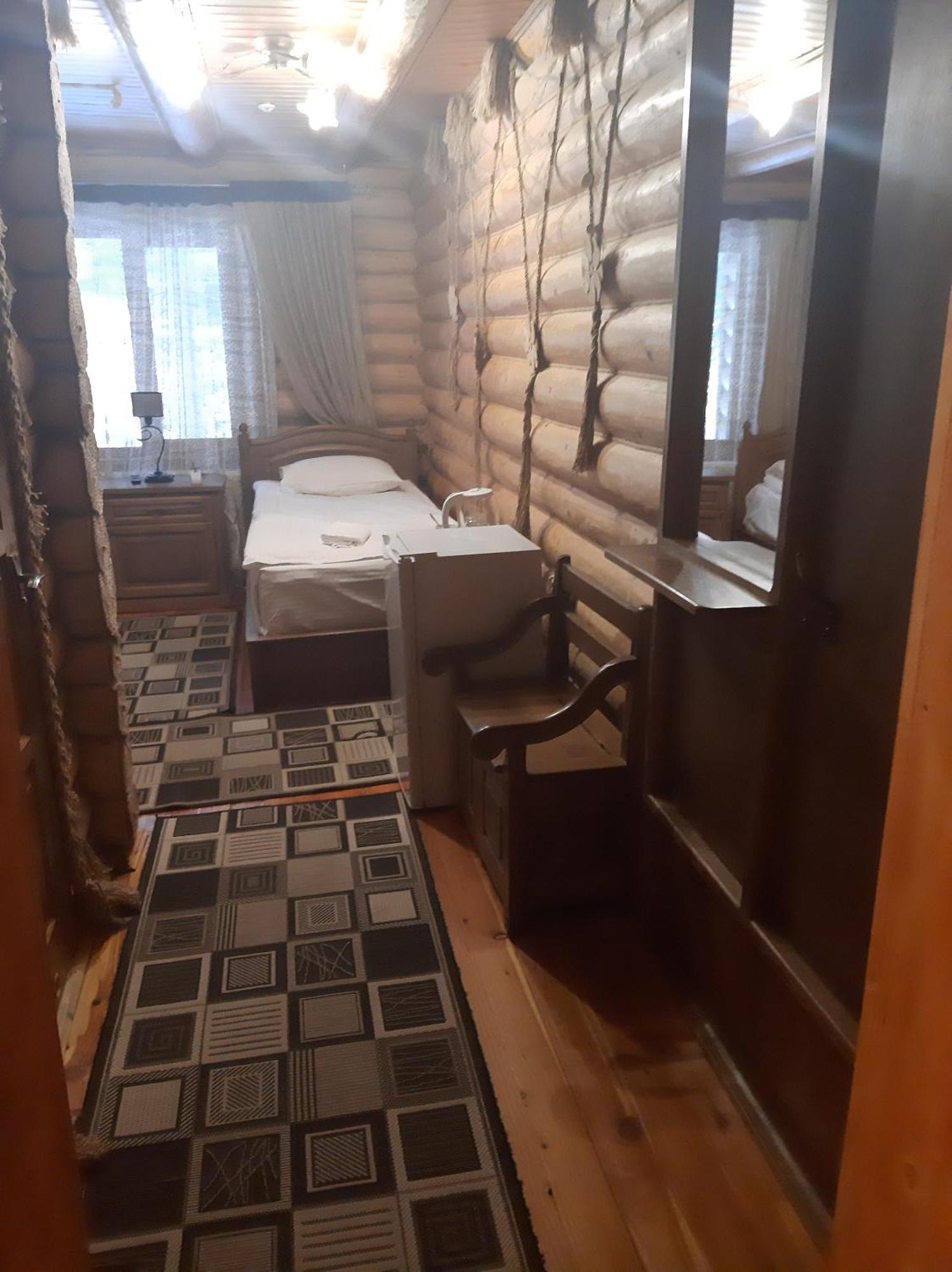 Hotel Арніка Synevyrsʼka Polyana Exterior foto